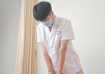 小孩儿驼背的生物力学原理与矫正技术探索